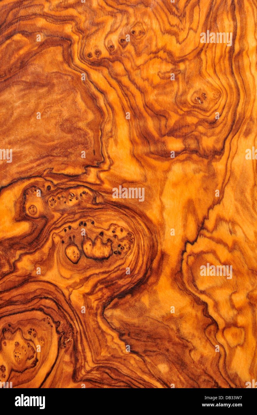 Planche à découper en bois d'olivier, montrant des grains Banque D'Images