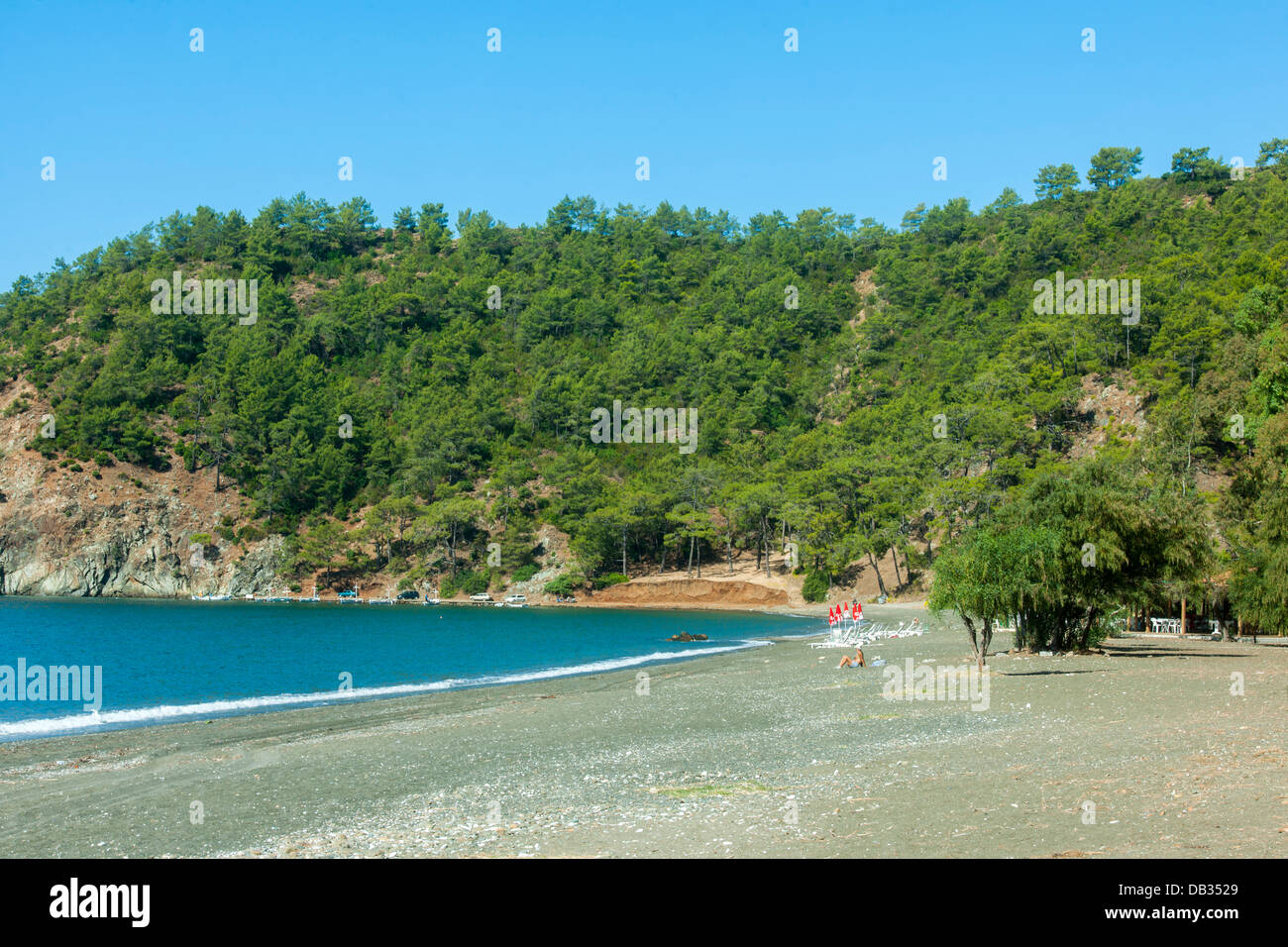 Türkei, Provinz Mugla, Marmaris, Göcek Belediye Halk Plaji in der Bucht von Inlice ist der öffentliche Strand von Göcek Banque D'Images