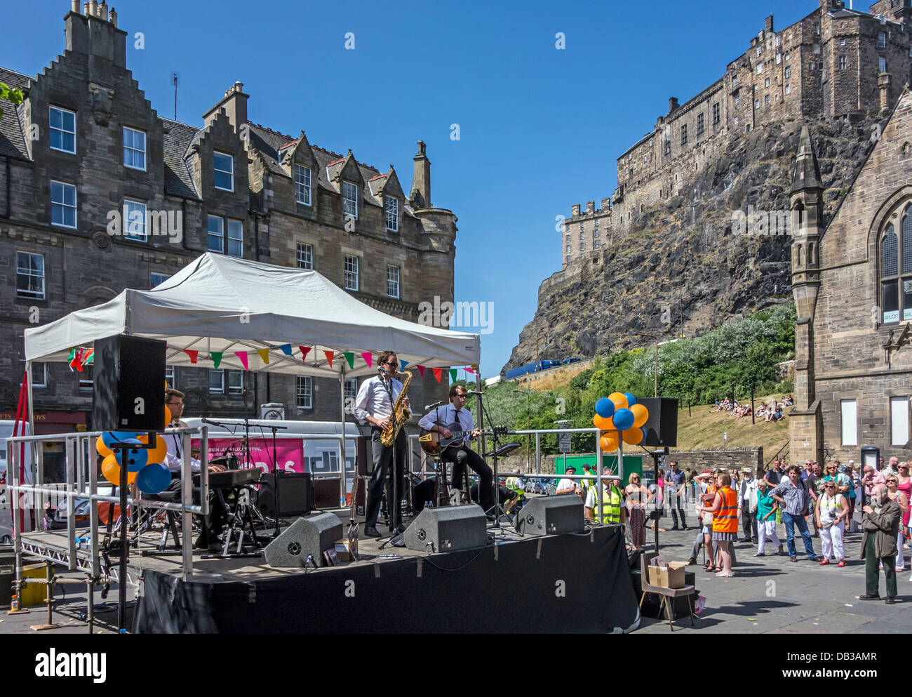 Groupe allemand jouant au rythme Shreveport 2013 Edinburgh Jazz & Blues Festival à Grassmarket à l'événement de Mardi Gras Banque D'Images