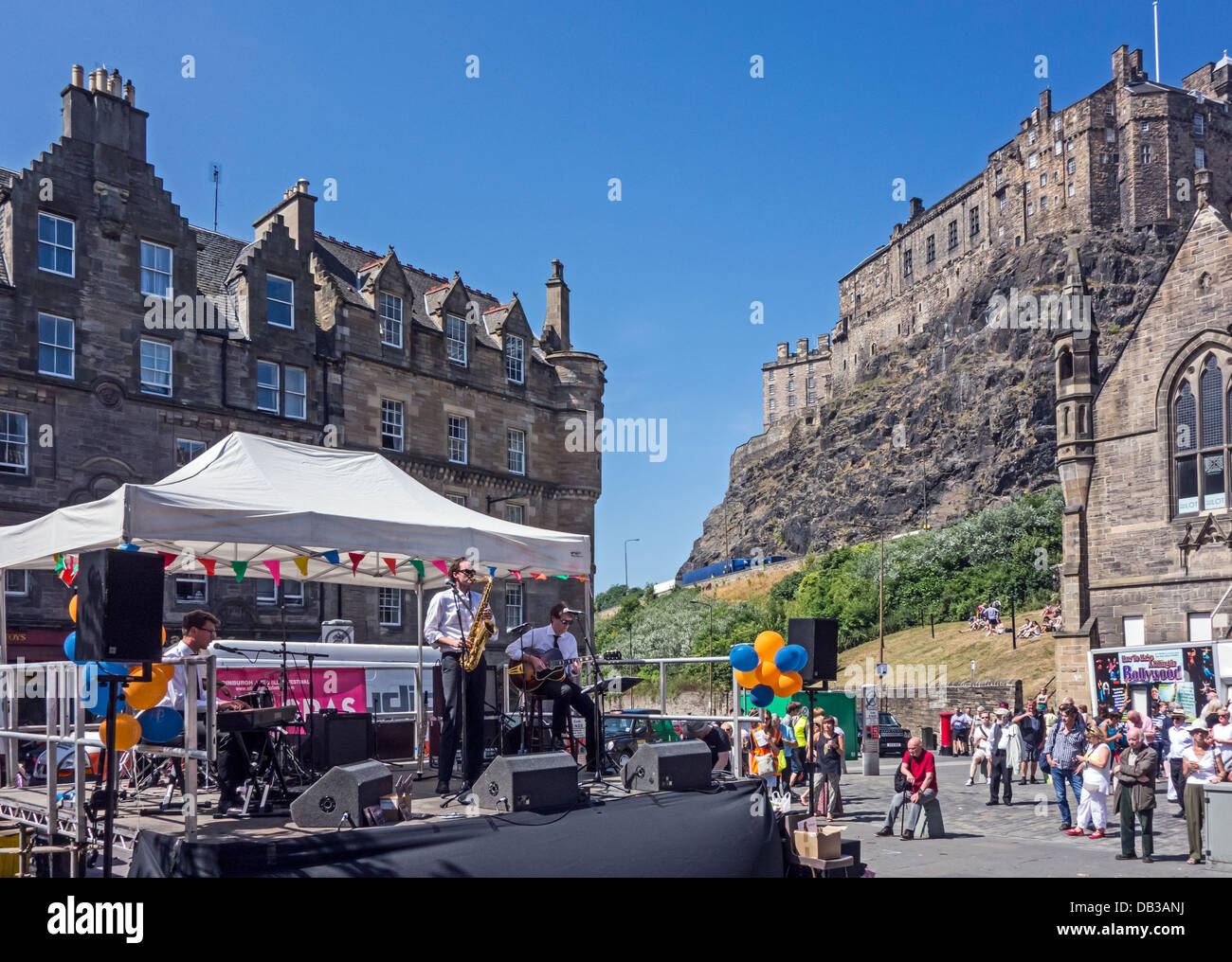 Groupe allemand jouant au rythme Shreveport 2013 Edinburgh Jazz & Blues Festival à Grassmarket à l'événement de Mardi Gras Banque D'Images
