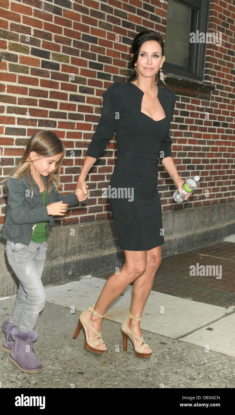 Courteney Cox et sa fille CoCo Arquette 'le Late Show with David Letterman" à l'Ed Sullivan Theater - Départ New York City, USA - 13.04.11 Banque D'Images