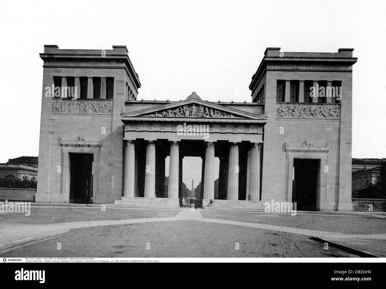 Géographie / Voyage, Allemagne, Munich, Propylaen, Western Side, Koenigsplatz, carte de cabinet, vers 1880, droits supplémentaires-Clearences-non disponible Banque D'Images