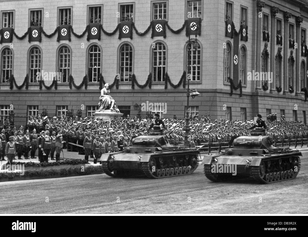 Nazisme / National socialisme, militaire, parades, défilé le 49e anniversaire d'Adolf Hitler, Berlin, 20.4.1938, droits additionnels-Clearences-non disponible Banque D'Images