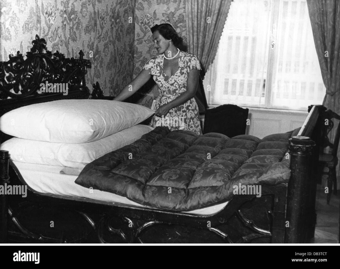 gastronomie, hôtels, Hôtel Sacher, Vienne, vue intérieure, Chambre Mayerling, lit du château de Mayerling, 1951, droits supplémentaires-Clearences-non disponible Banque D'Images