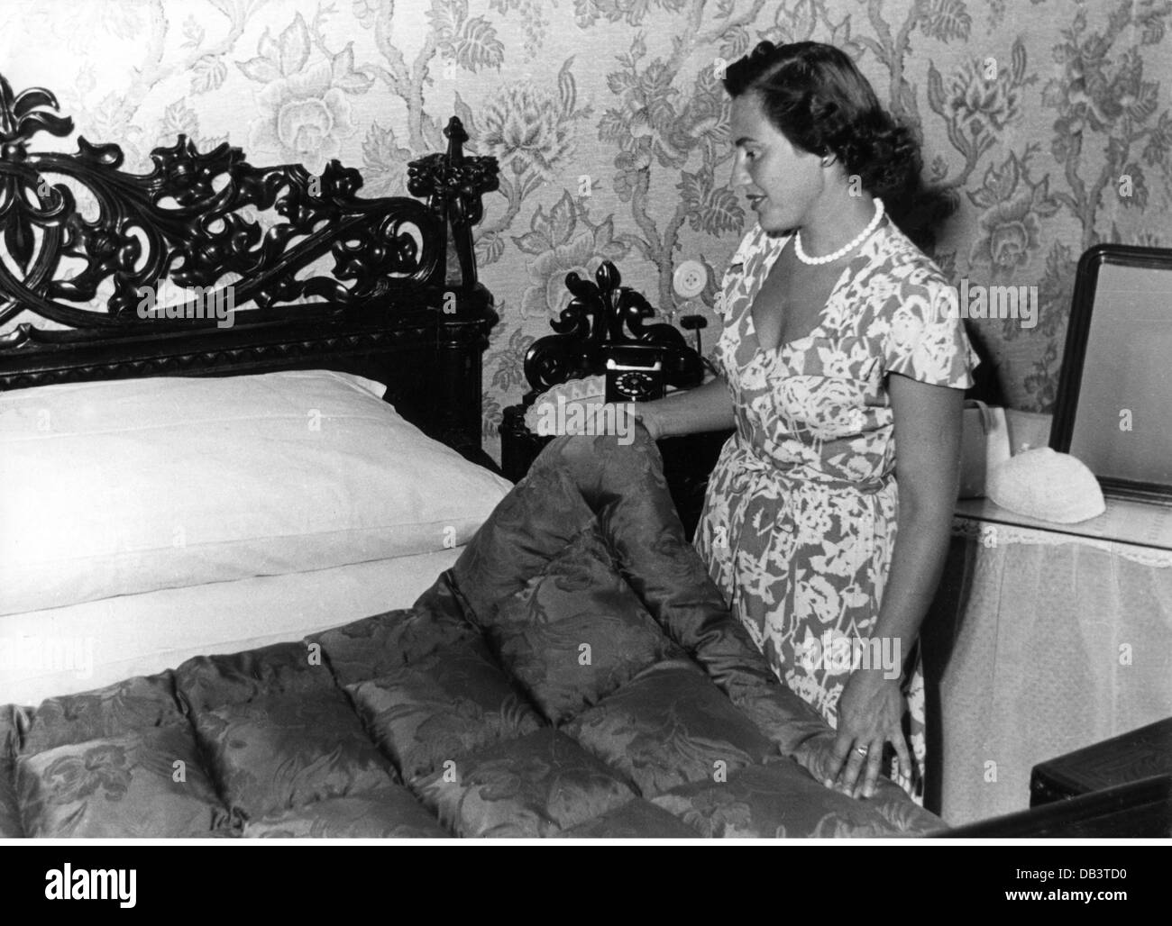 gastronomie, hôtels, Hôtel Sacher, Vienne, vue intérieure, Chambre Mayerling, lit du château de Mayerling, 1951, droits supplémentaires-Clearences-non disponible Banque D'Images