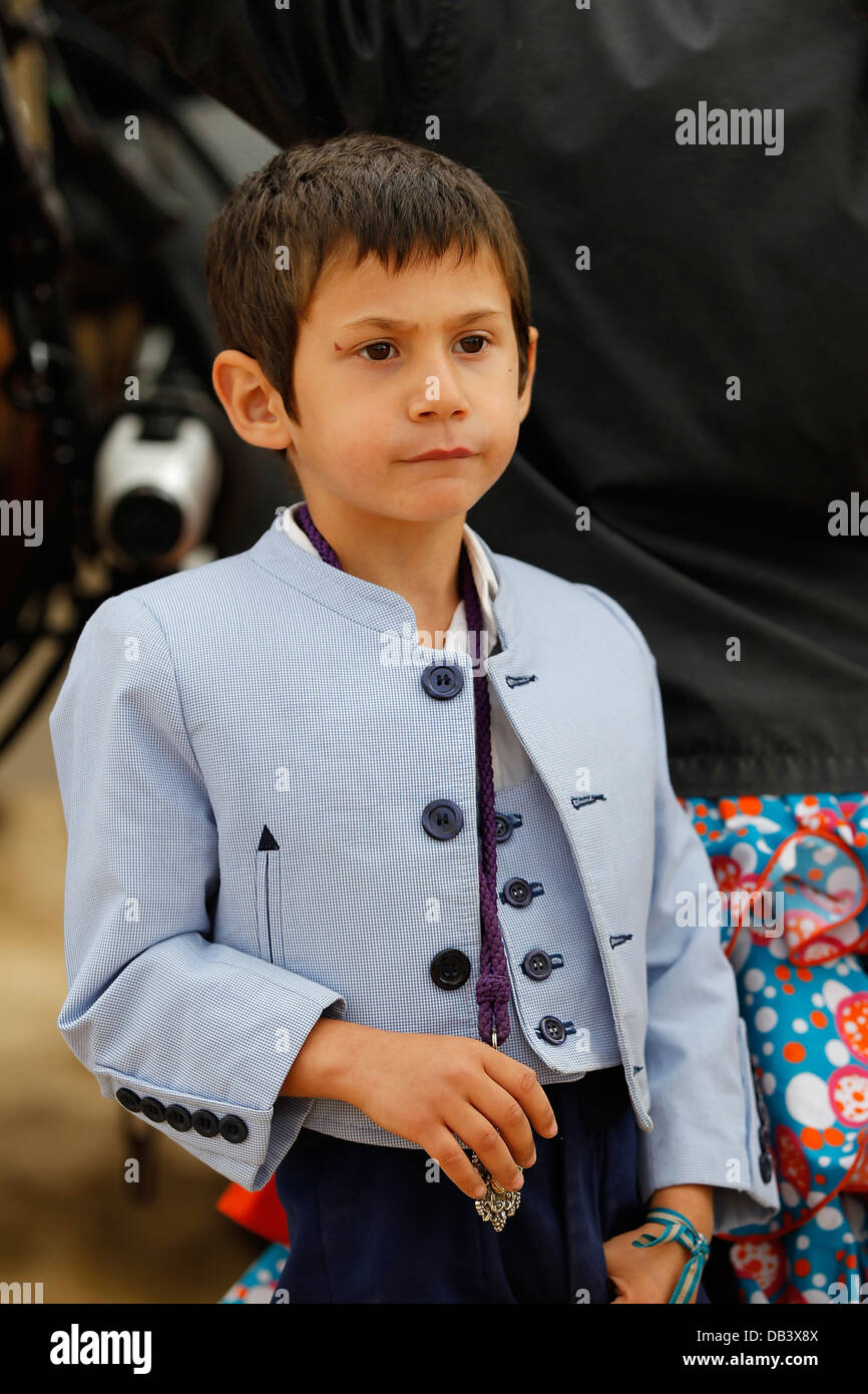 Garcon espagnol portant des vetements de style andalou Photo Stock Alamy