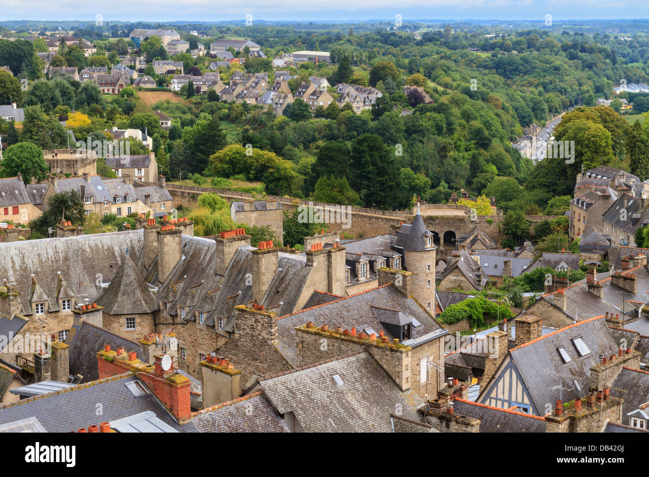 Vue panoramique de la vieille ville de Dinan, Bretagne, France Banque D'Images