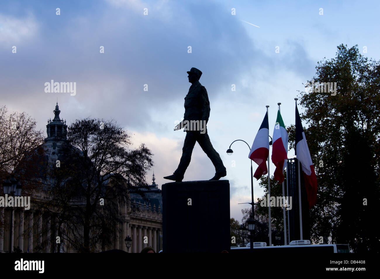 France, Paris, statue de Charles de Gaulle Photo Stock Alamy