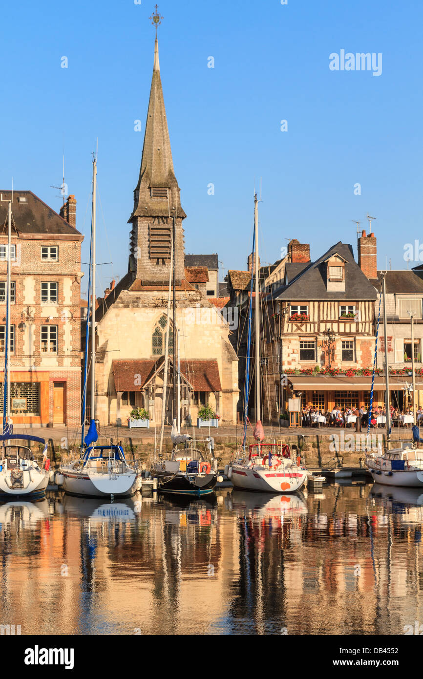 Le port de Honfleur en Normandie, France Banque D'Images