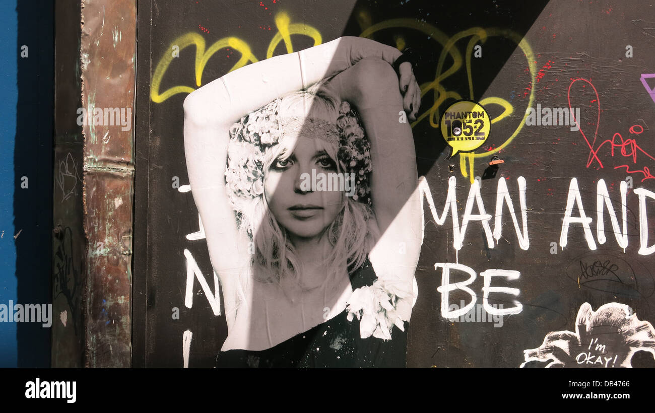 Image de l'art de rue sur un mur représentant des pop star Lady Gaga dans une rue du centre-ville de Dublin. Banque D'Images