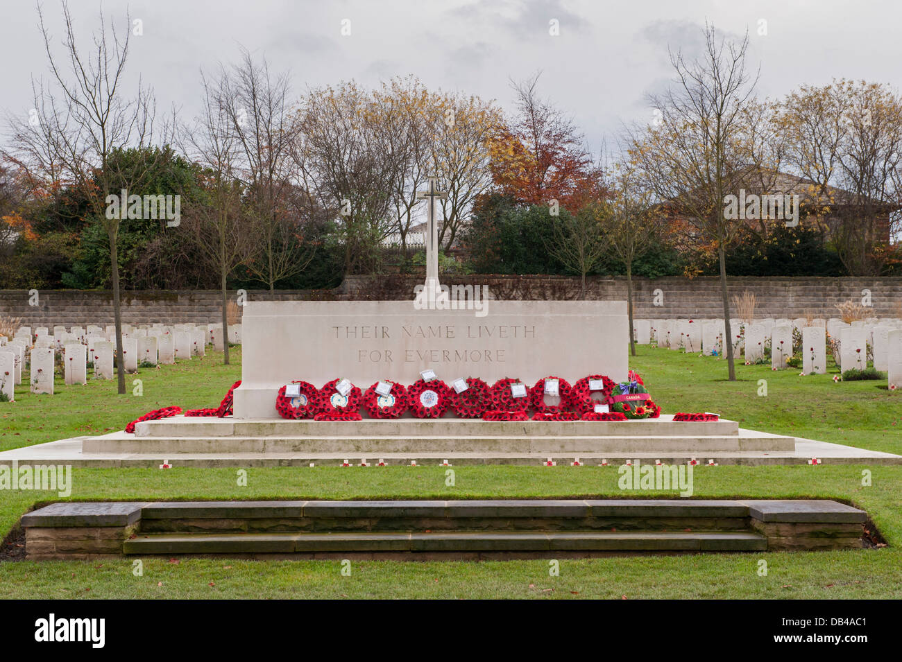 Sépultures de guerre bien entretenues Banque de photographies et d