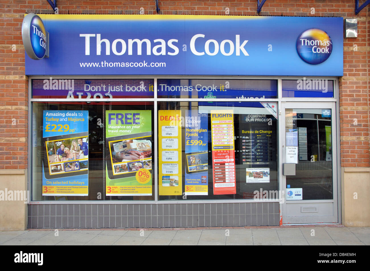 Succursale de Thomas Cook, les agents de voyages, Market Harborough, Leicestershire, England, UK Banque D'Images