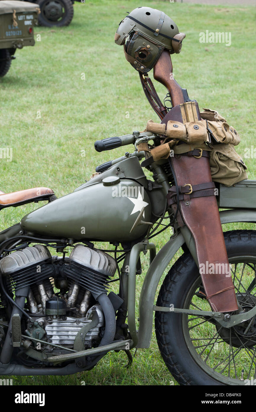 WW2 Armée américaine Davidison moto Harley WLA et arme sur un nouveau texte législatif historique Banque D'Images