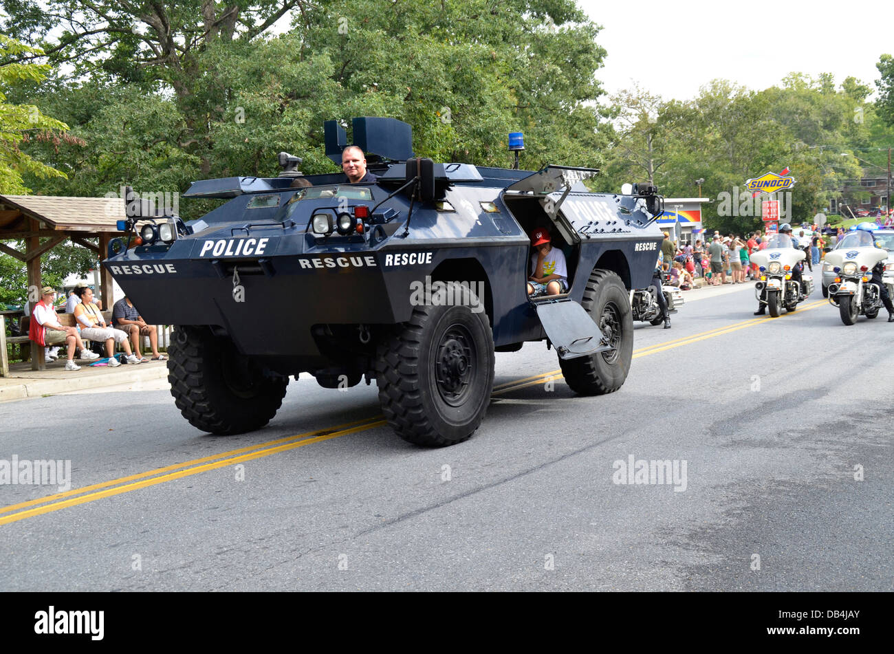 Les blindés de la police dans un défilé à Greenbelt, Maryland Banque D'Images