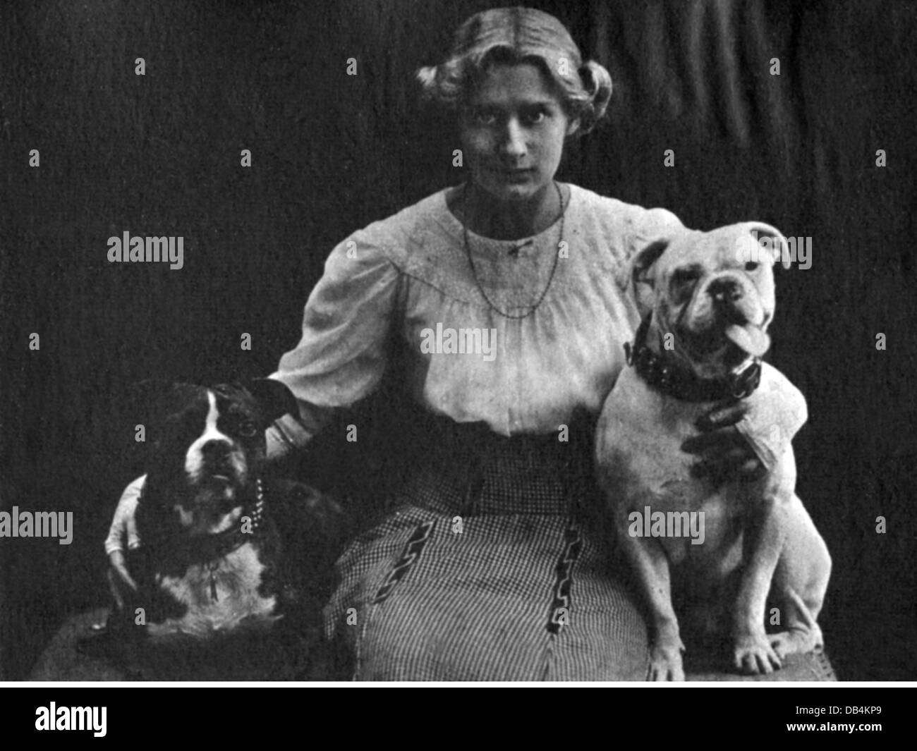 Orloff, Ida, 16.2.1889 - 9.4.1945, actrice allemande, demi-longueur, assise, vers 1930, Banque D'Images