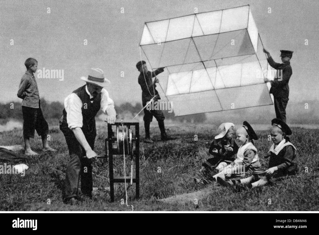 Loisirs, kitevolante, les gens qui laissent des cerfs-volants voler, champ de Tempelhof, Berlin, 1905, droits-supplémentaires-Clearences-non disponible Banque D'Images