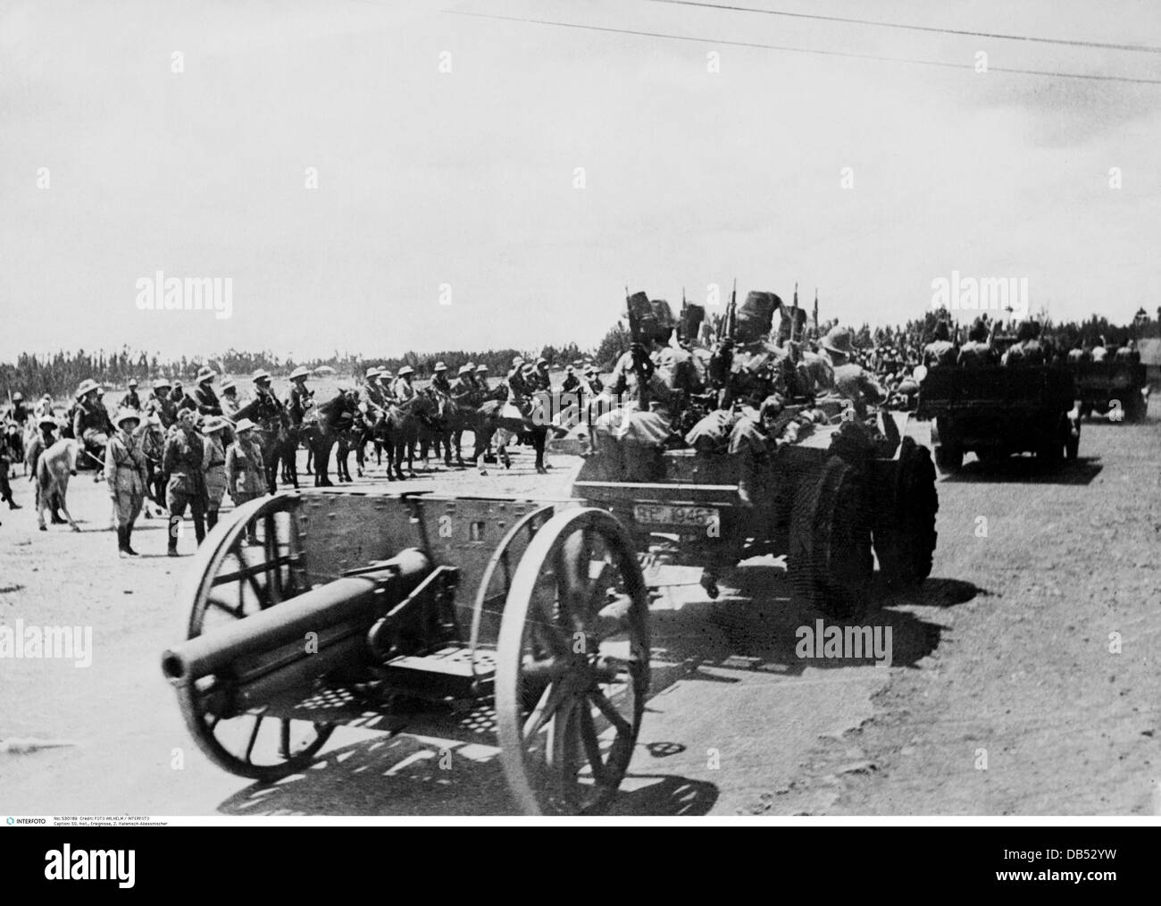 2nd Italo-Abyssinian War,1936 - 1937,revue militaire des troupes italiennes avec le maréchal Pietro Badoglio près d'Adis Abeba,1936,Abyssinia,Ethiopie,guerre abyssinienne italienne,Italie,Afrique,Seconde Guerre d'Italie-Abyssinienne,soldats,soldat,Schutztruppe(force coloniale allemande),colonialisme,armes,armes à feu,forces armées italiennes,30h,armes,armes,armes,armes à feu,armes,armes à feu,forces armées,forces armées,30h,armes,armes,armes,armes à feu,armes,armes à feu,forces armées,forces armées,forces armées,armes à feu,forces armées,forces armées,30h,armes,armes,armes,armes,armes,armes,armes,armes,armes,armes,armes,armes,armes,armes,armes à feu,armes Banque D'Images