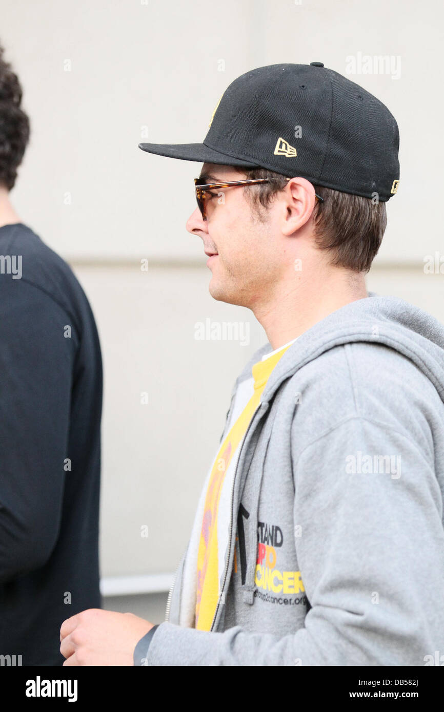 Zac Efron arrive pour le jeu 5 de la 2011 finales de NBA entre les LA Lakers et le New Orleans Hornets au Staples Center de Los Angeles, Californie - 26.04.11 Banque D'Images