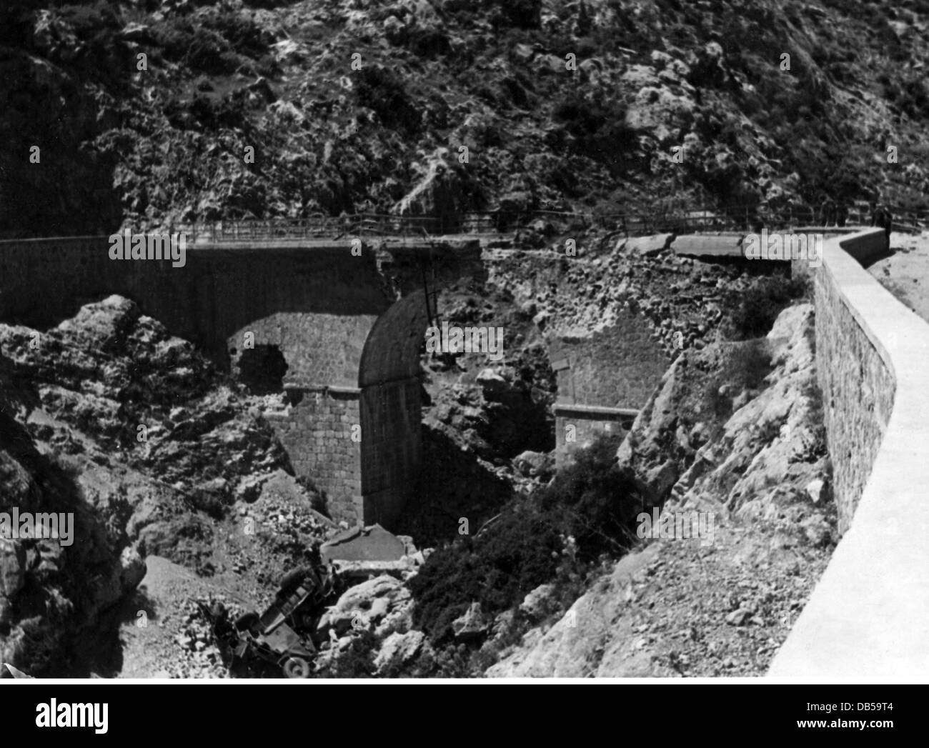 Evènements, Seconde Guerre mondiale / Seconde Guerre mondiale, Grèce, Balkans campagne 1941, a explosé le pont près de Delphes, mai 1941, droits additionnels-Clearences-non disponible Banque D'Images