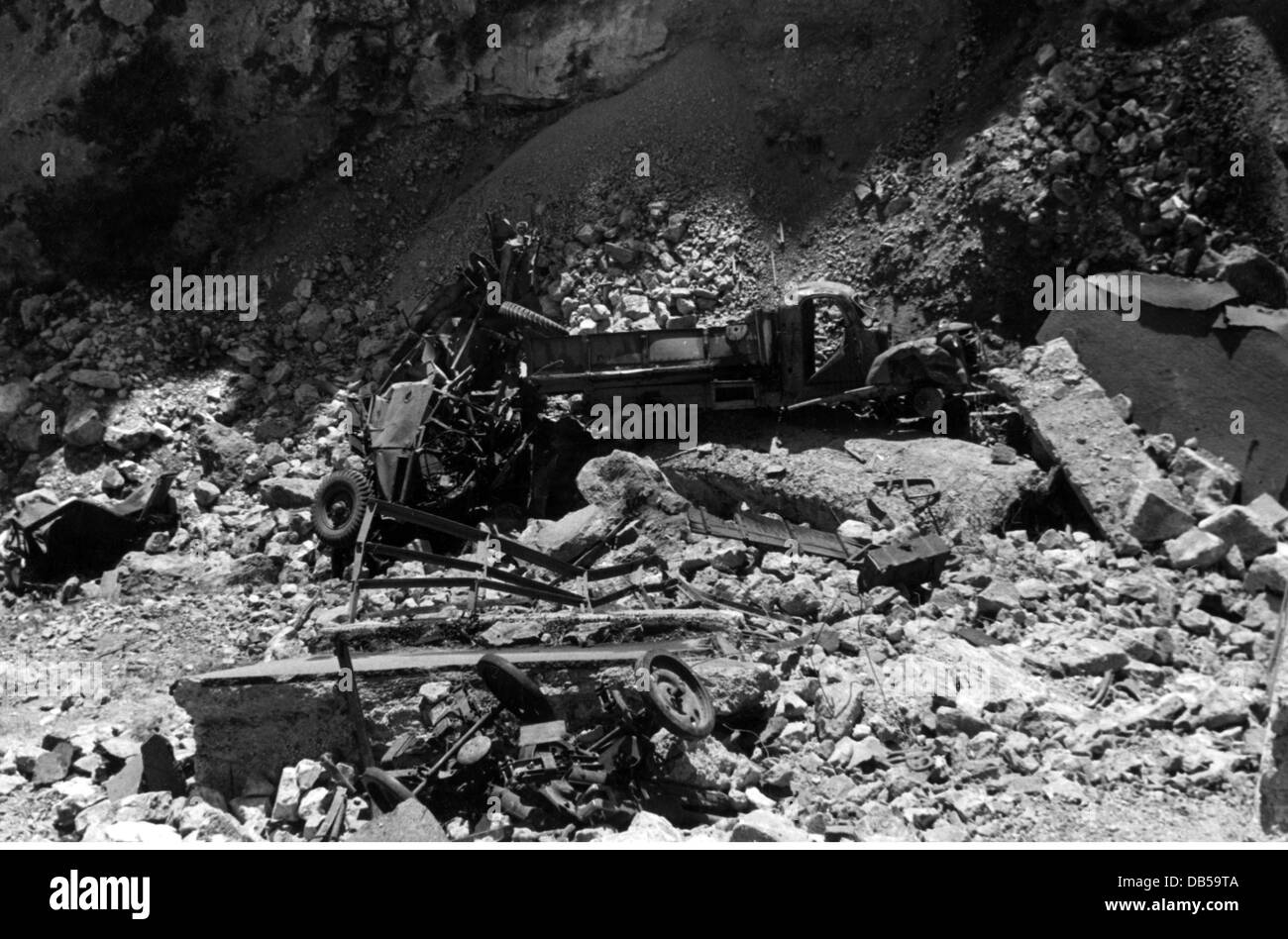 Evénements, Seconde Guerre mondiale / Seconde Guerre mondiale, Grèce, Balkans campagne 1941, véhicules anglais s'est écrasé dans une gorge près de Delphi, mai 1941, droits additionnels-Clearences-non disponible Banque D'Images