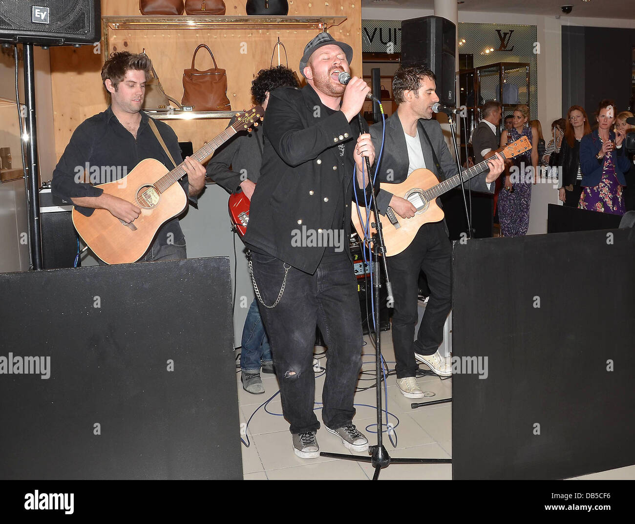 Les Shoos, lors du lancement officiel du Marc by Marc Jacobs accessoires boutique au Brown Thomas. Dublin, Irlande - 28.04.11 Banque D'Images