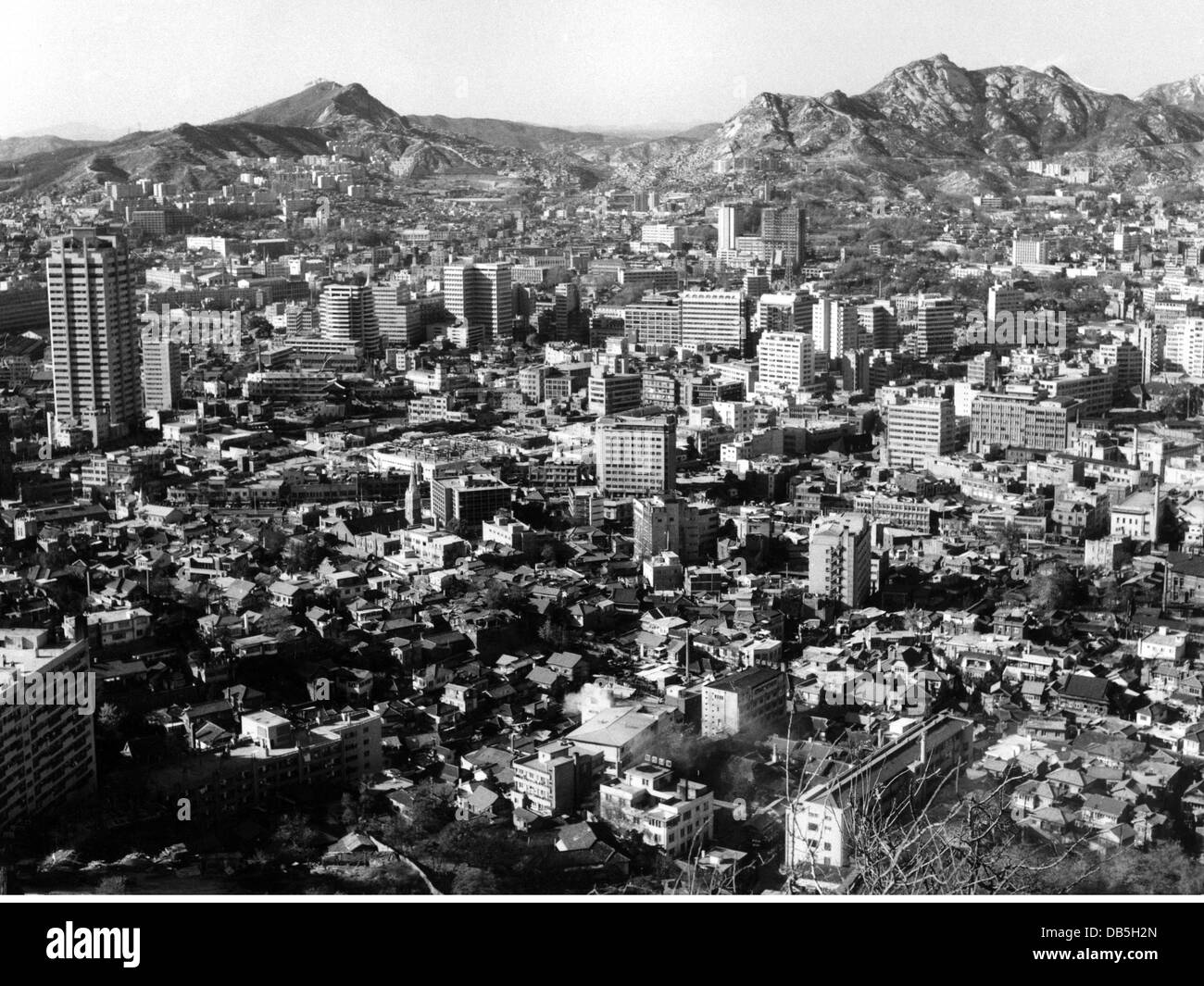 Géographie / Voyage, Corée du Sud, Séoul, vues sur la ville / villes, vue depuis le sommet de Namsan sur la ville, 1972, droits supplémentaires-Clearences-non disponible Banque D'Images