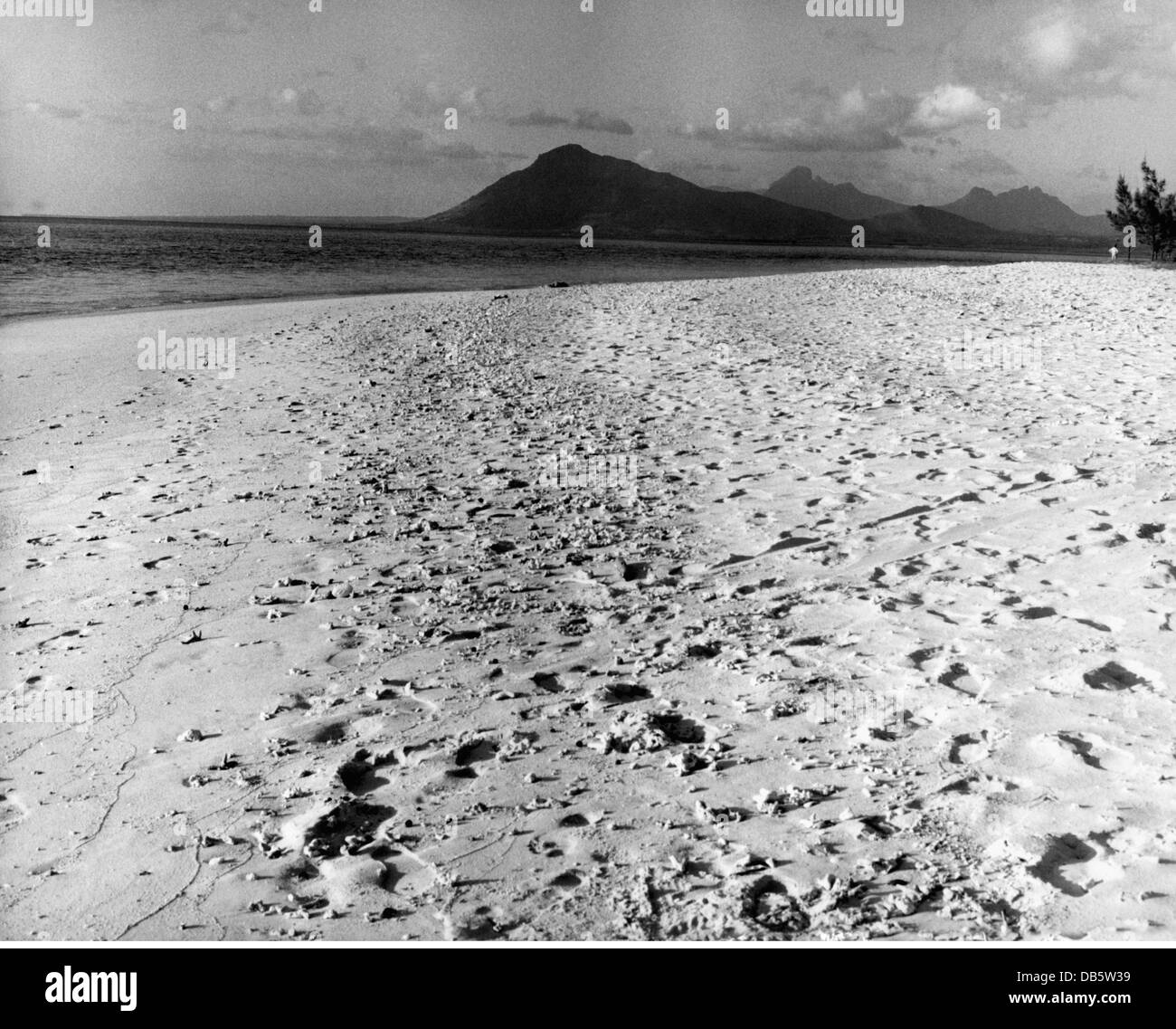 Géographie / Voyage, Maurice, le Morne, plage, années 1960, 60s, 20e siècle, historique, historique, Océan Indien, plages, sable, sable, personnes, droits supplémentaires-Clearences-non disponible Banque D'Images