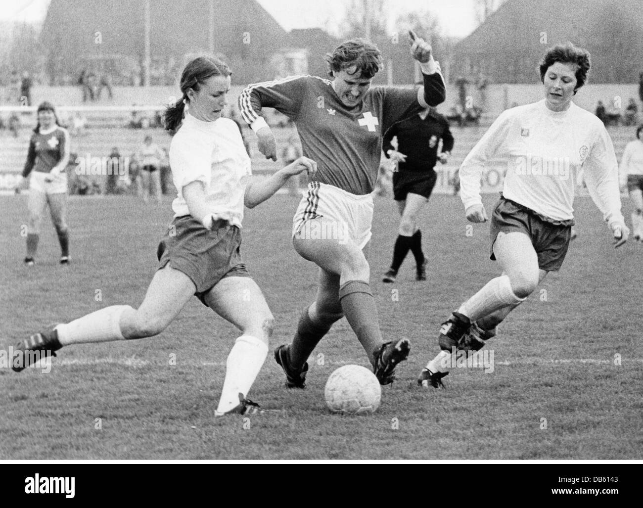 Sports, football, football féminin, match Suisse contre Angleterre, Bâle, 19.4.1975, droits supplémentaires-Clearences-non disponible Banque D'Images