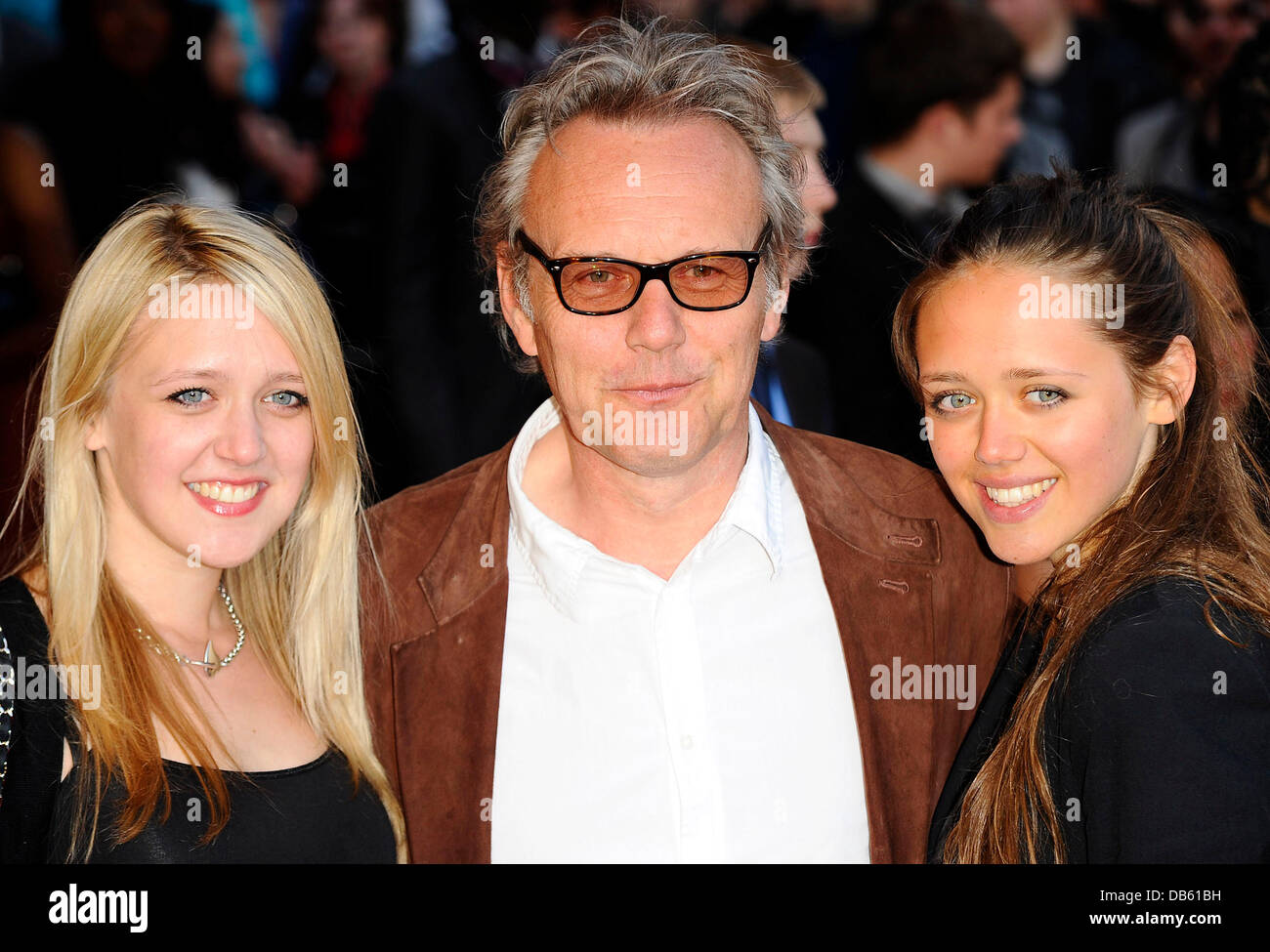 (L à R) Emily Head, Anthony Head Chef Daisy et assister à la première mondiale de l'Attaque britannique à l'Ouest Vue Bloc fin le 4 mai 2011 à Londres, en Angleterre. Banque D'Images