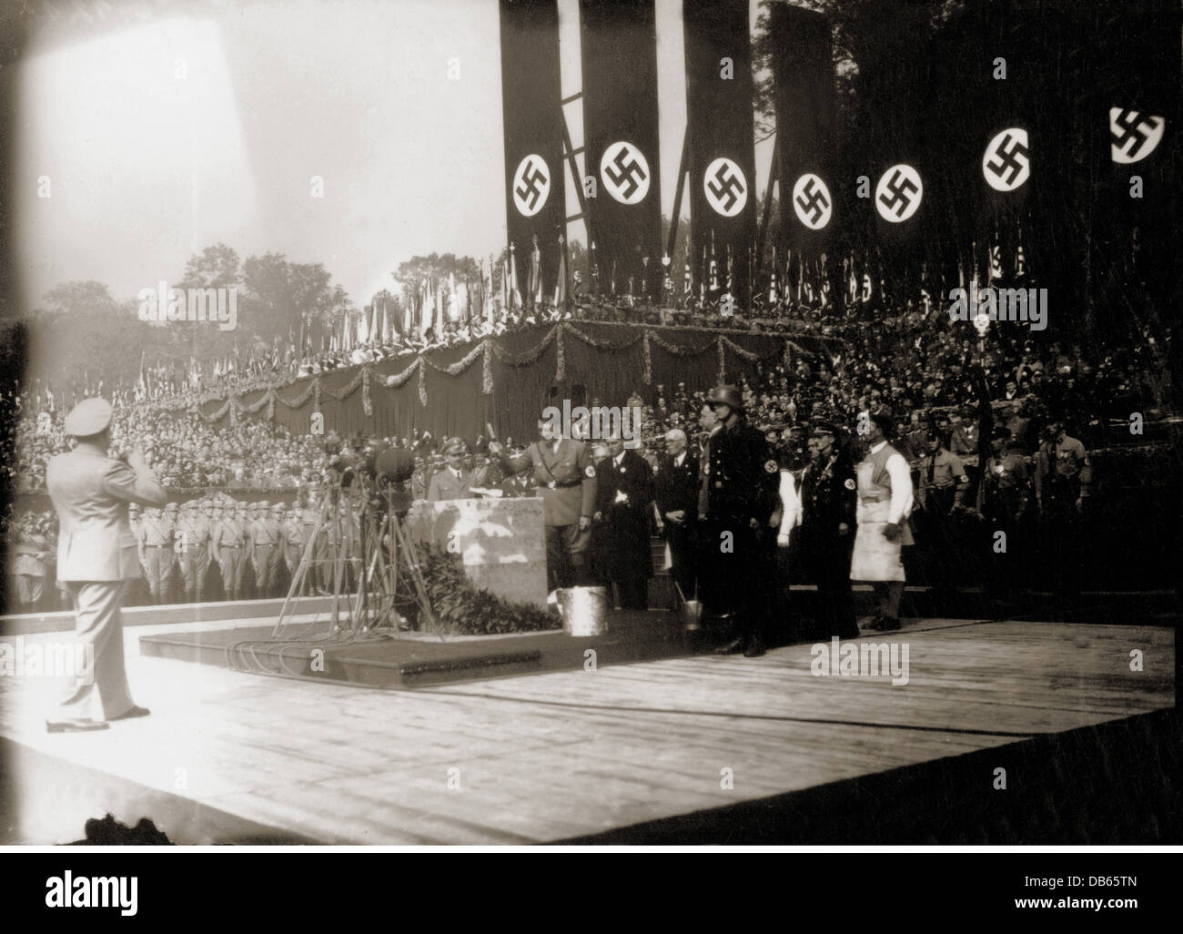 National-socialisme, architecture, 'Haus der Deutschen Kunst', Munich, posant la pierre angulaire par le chancelier de Reich Adolf Hitler, 15.10.1933, droits additionnels-Clearences-non disponible Banque D'Images