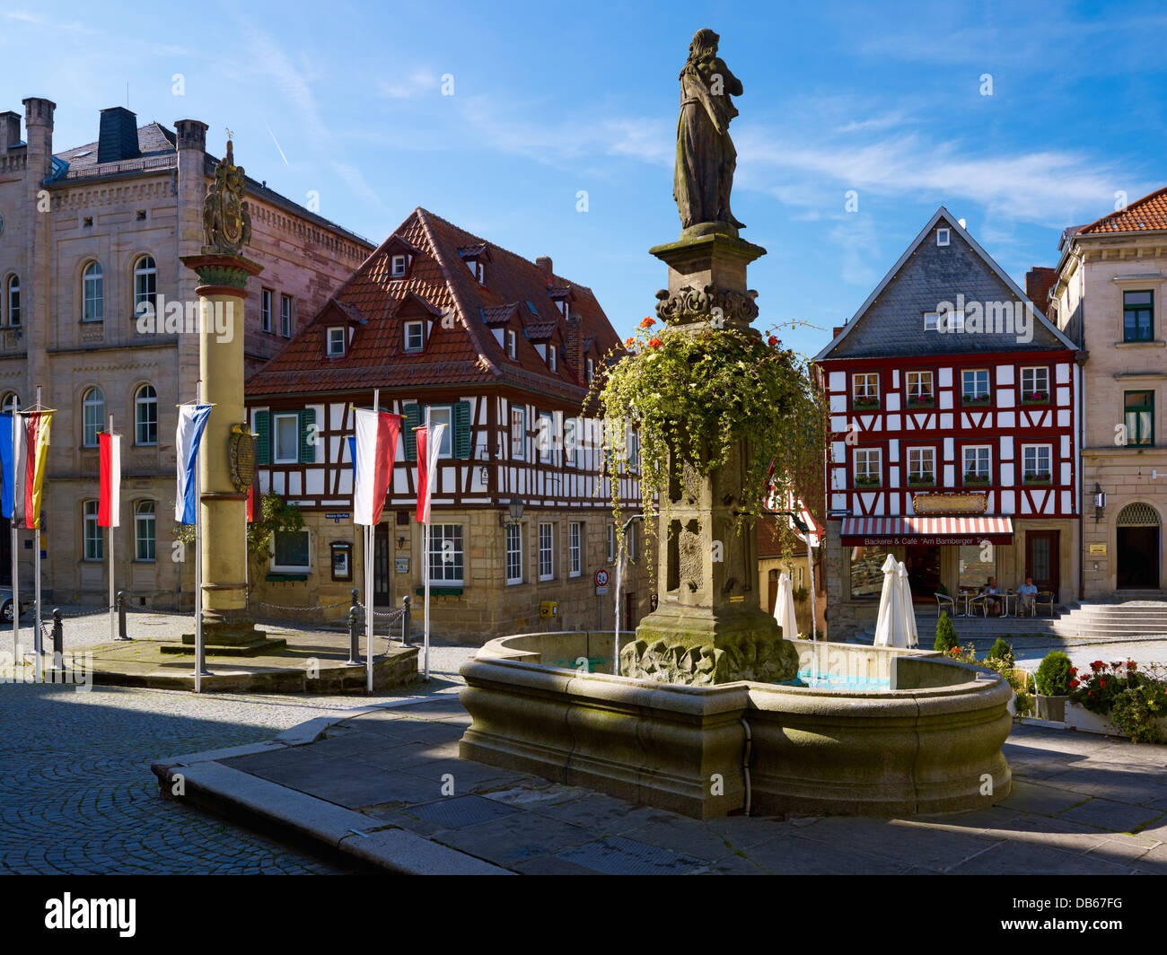 Jean Fontaine et colonne d'honneur sur Melchior Otto square, Kronach, Haute-Franconie, Bavière, Allemagne Banque D'Images