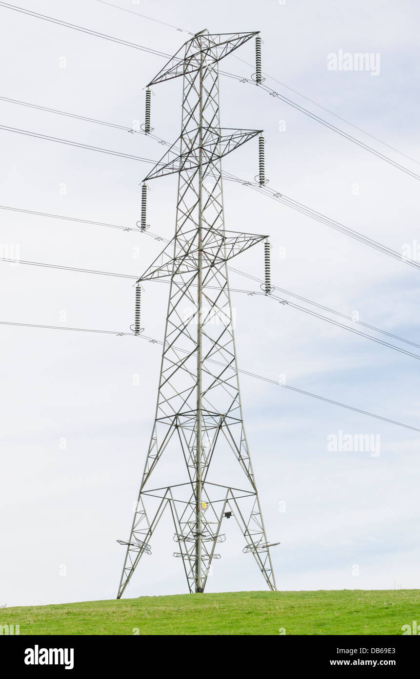 Tour de transmission avec les lignes électriques, en Angleterre Banque D'Images