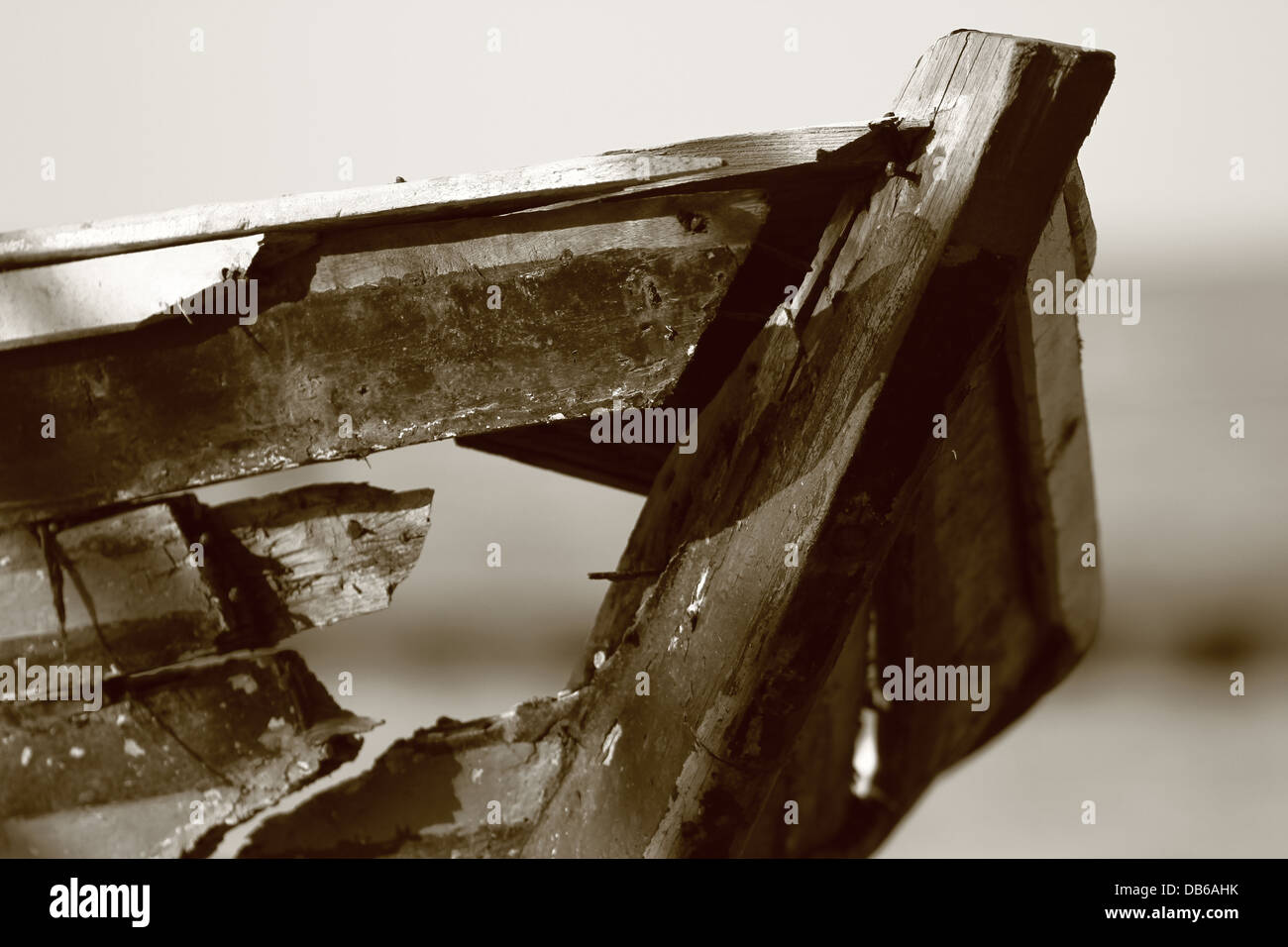 La rupture d'un bateau dans la plage Banque D'Images