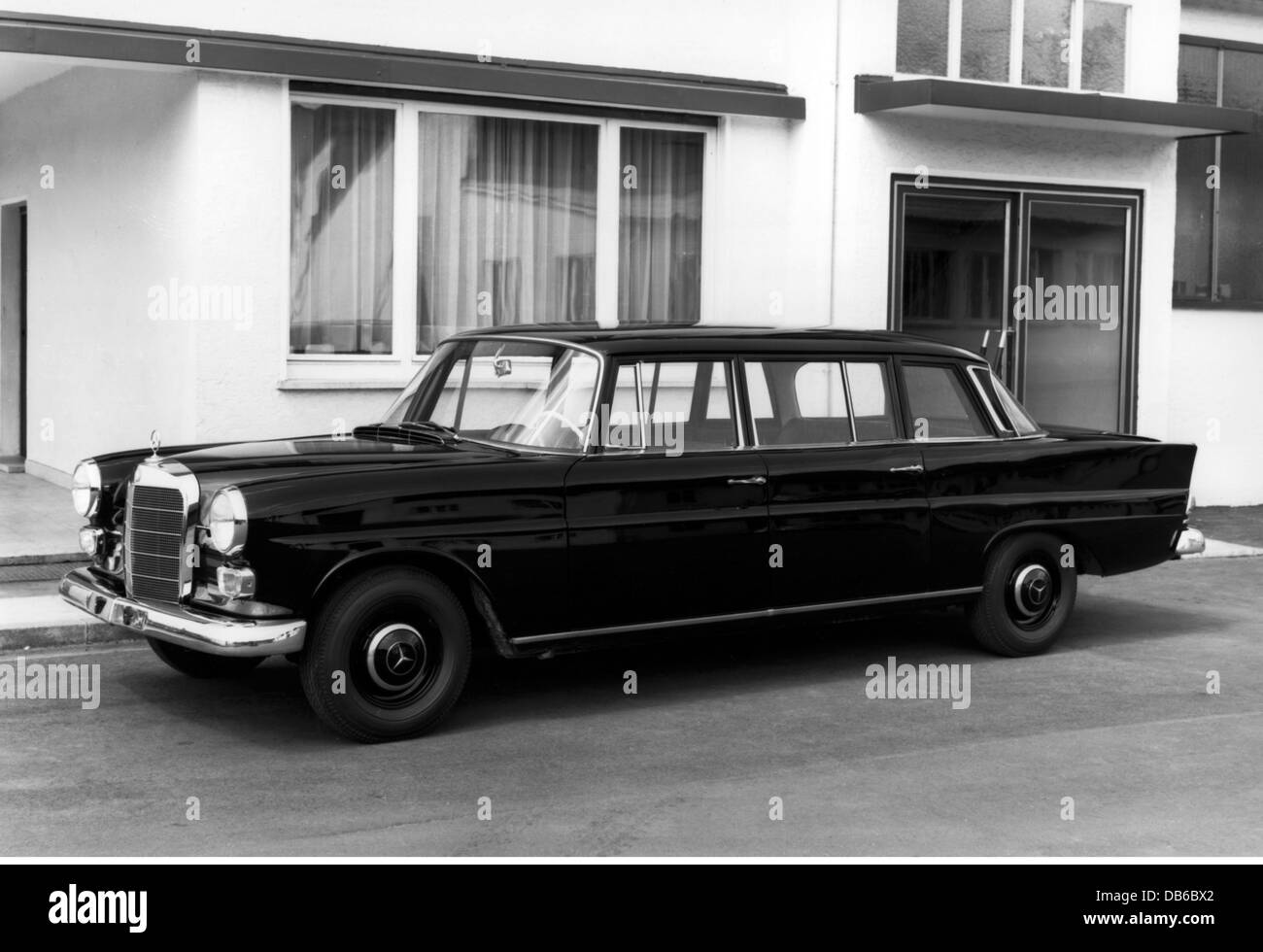 Transport / transport, voitures, variantes de véhicule, Mercedes-Benz 200 D Pullman, 1965, droits supplémentaires-Clearences-non disponible Banque D'Images