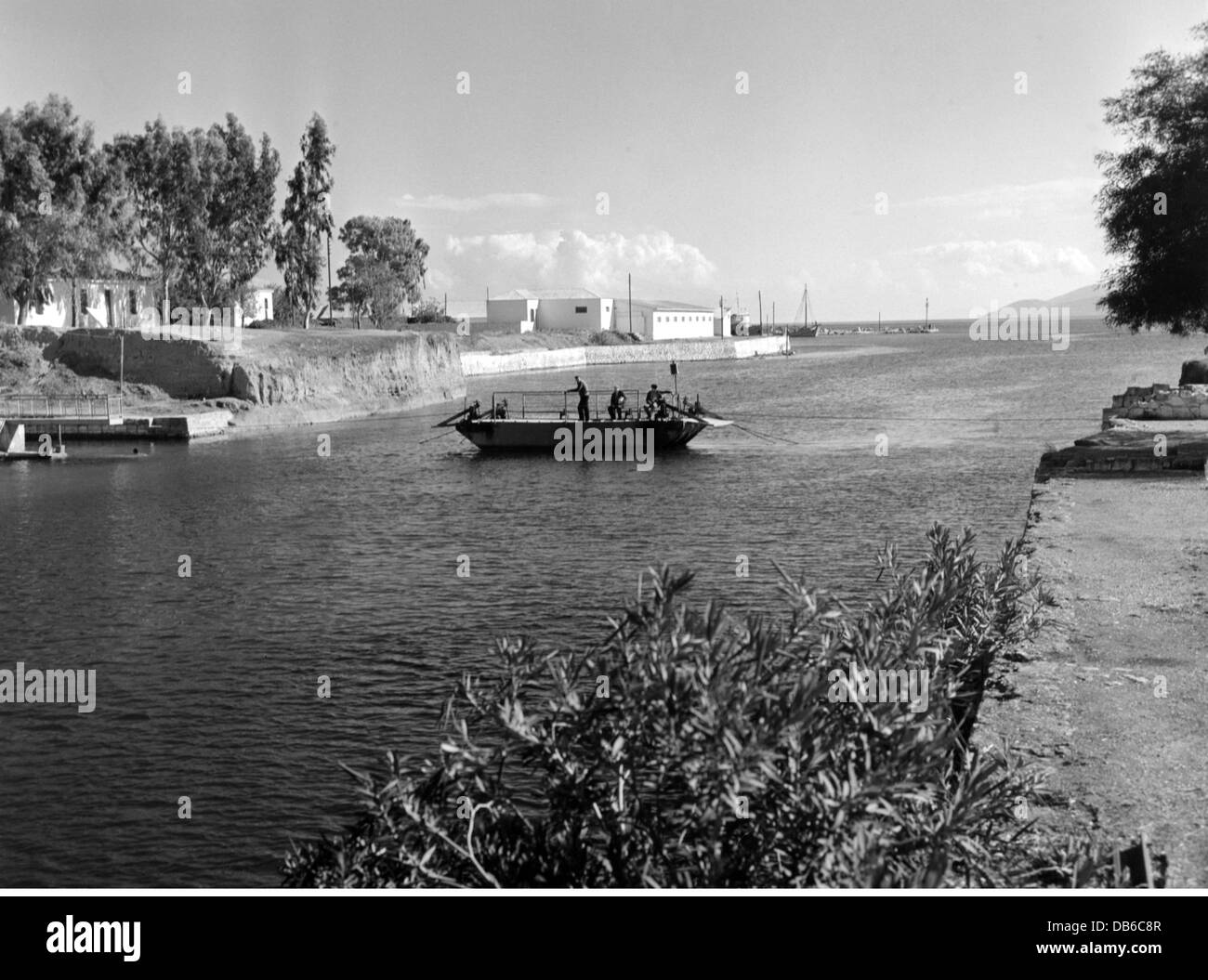 Géographie / Voyage, Grèce, Corinthe, chenal, estuaire dans le golfe de Corinthe, ferry traversant le chenal, vers 1900, droits additionnels-Clearences-non disponible Banque D'Images