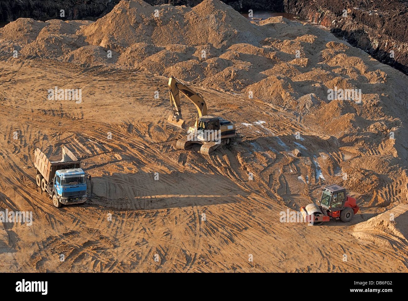 Machines de Construction de préparer les bases d'une nouvelle maison. Banque D'Images