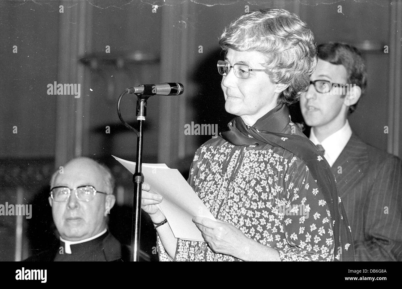 Chiara Lubich reçoit le Prix Templeton Londres en 1977, pour le progrès Prix Templeton dans la religion et la paix Banque D'Images