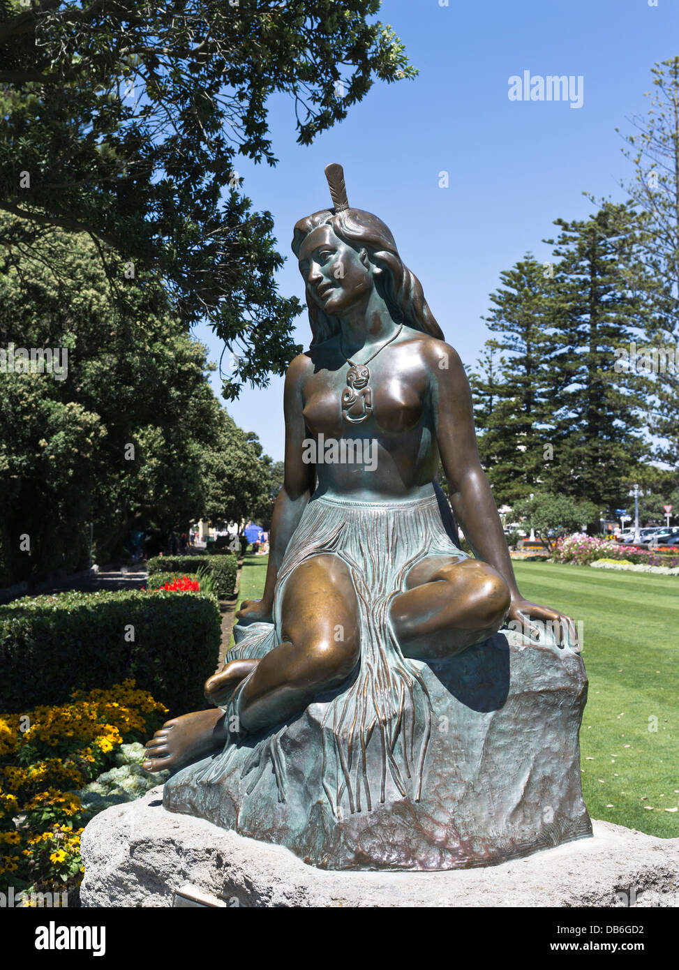 Dh Marine Parade Gardens Nouvelle-zélande NAPIER Pania de la statue en bronze de récif gardens Banque D'Images