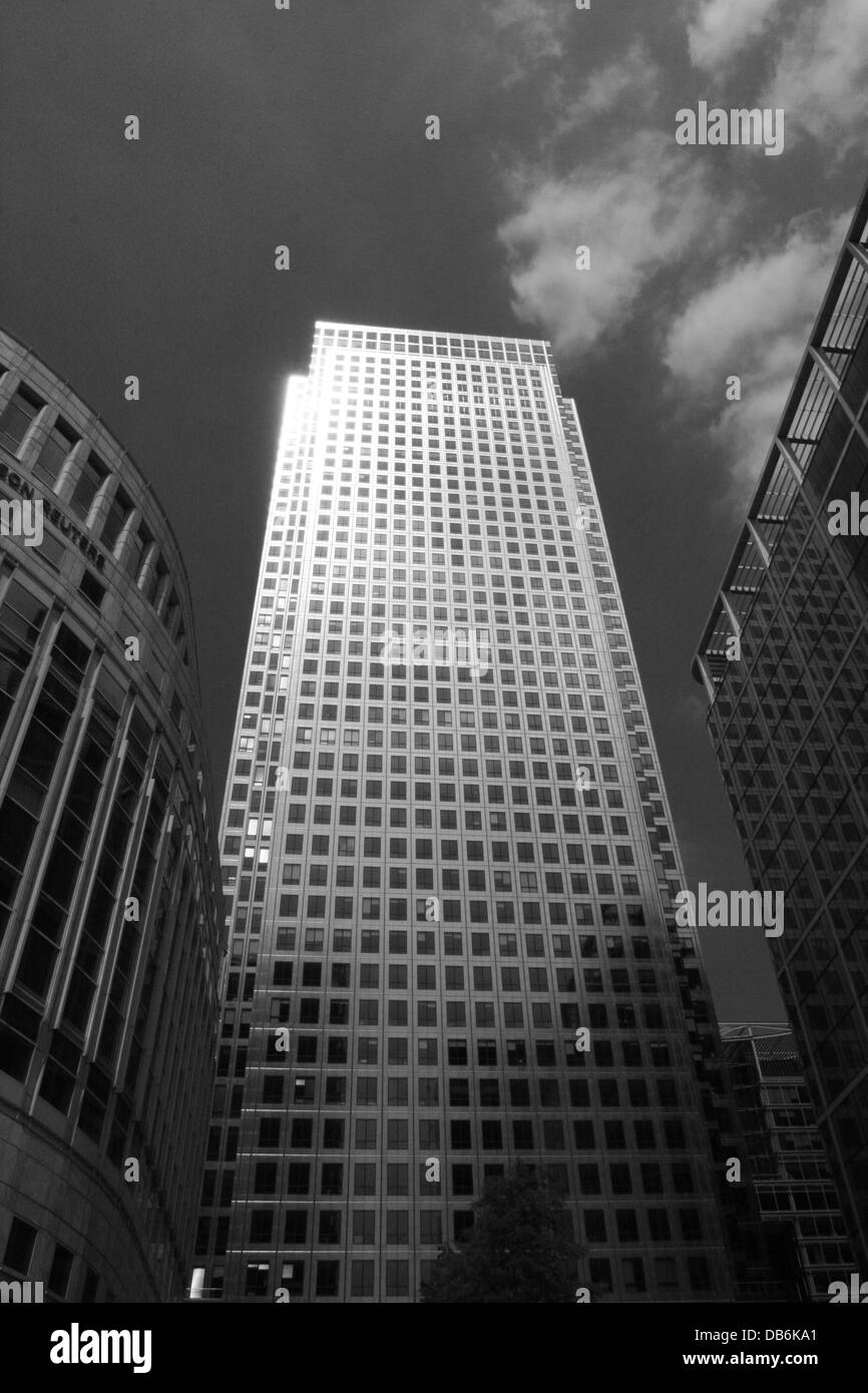 Canary Wharf Londres. de hauteur sky scraper et les bureaux des bâtiments de nombreuses institutions financières. Banque D'Images