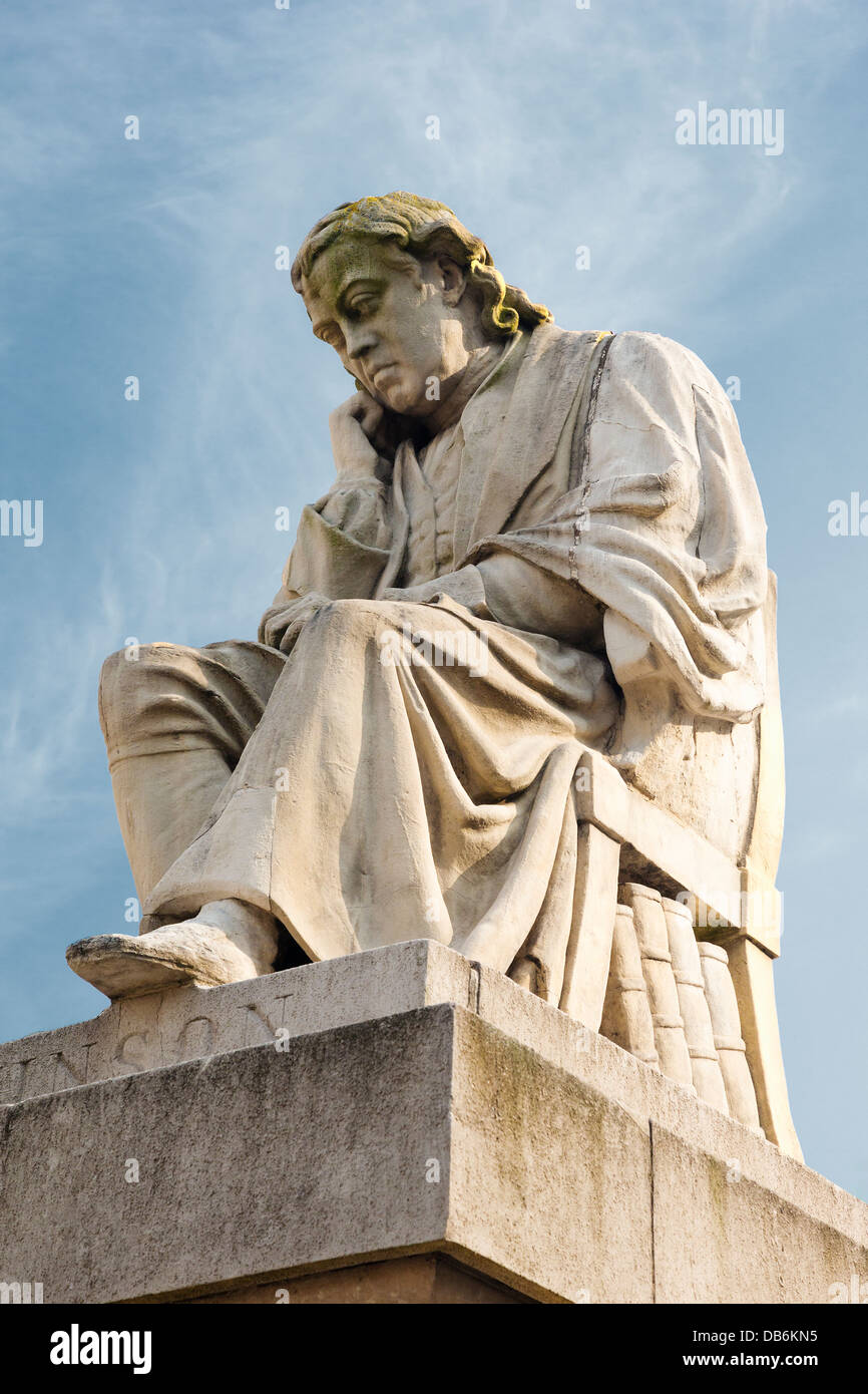 Statue Samuel Johnson, de la place du marché, Lichfield, England, UK Banque D'Images