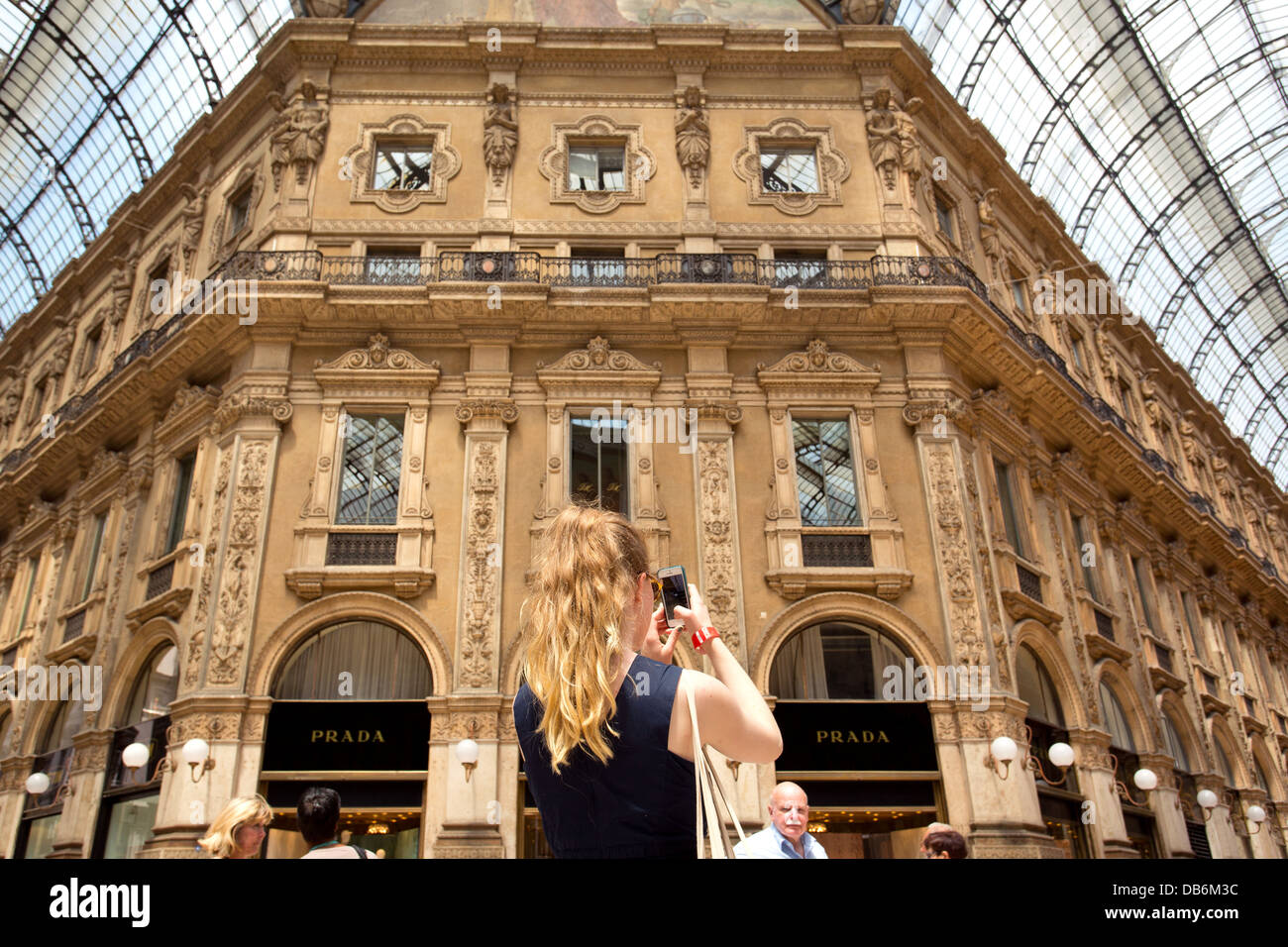 Le principal centre commercial 'Galerie Vittorio Emanuele 11' à Milan, Italie. Banque D'Images