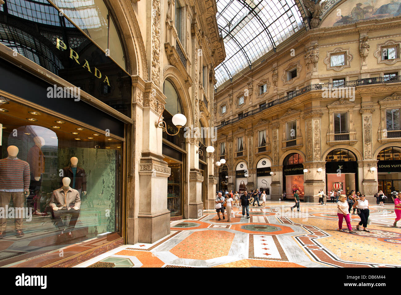 Le magasin Prada à la Galleria Vittorio Emanuele 11, à Milan. Banque D'Images