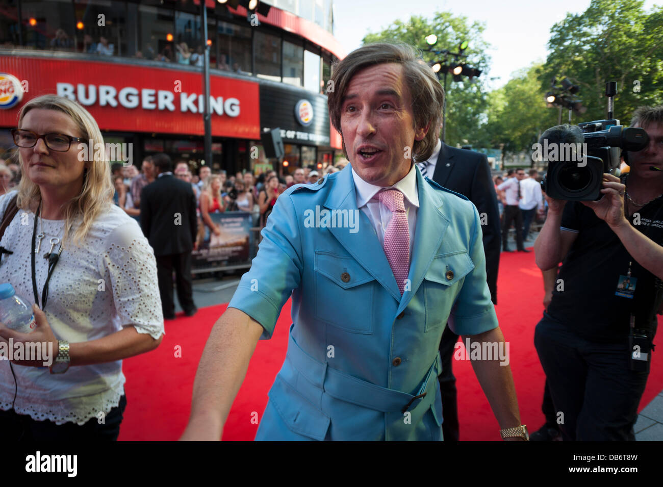 Leicester Square, Londres, Royaume-Uni. 24 juillet, 2013. Alan Partridge, alias Steve Coogan, assiste à Westend Premier Ministre de son dernier film 'Papa' Alpha . Un Who's who de la Comédie accompagnée Coogan sur le tapis rouge à Leicester Square pour le film après qu'il a sa première mondiale à Norwich Plus tôt ce jour-là. Credit : Lee Thomas/Alamy Live News Banque D'Images