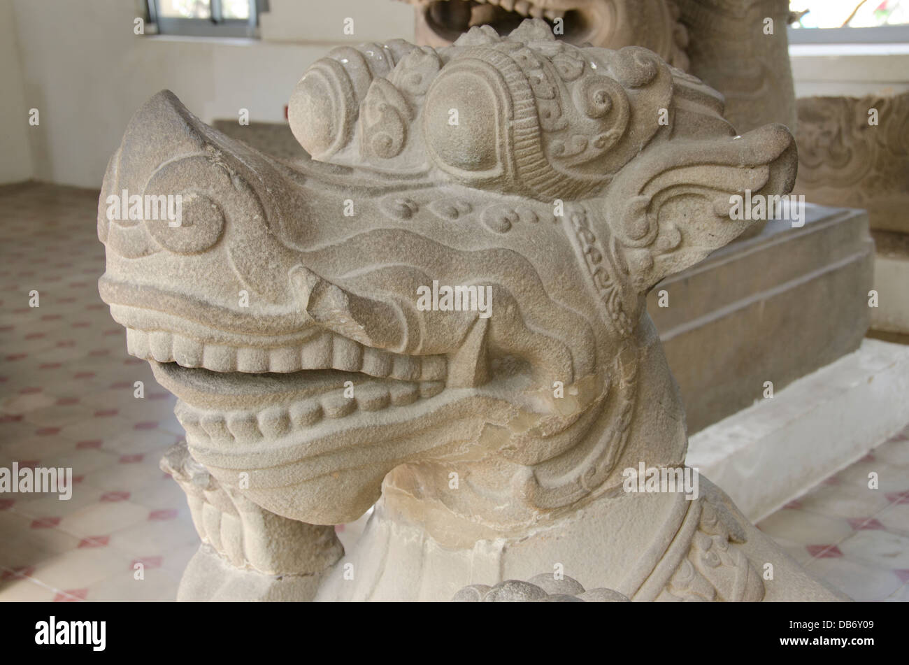 Vietnam, Da Nang. Le Musée Cham. Sculpture de grès antique créature mythique datant de la culture de Champa. Banque D'Images