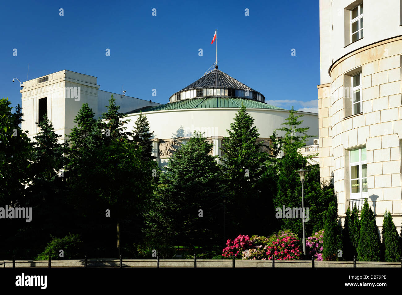 Le bâtiment Sejm à Varsovie, architecture, bâtiment, capitole, nuages, europe, europe, drapeau, gouvernement, gouvernement, photo Kazimierz Jurewicz Banque D'Images