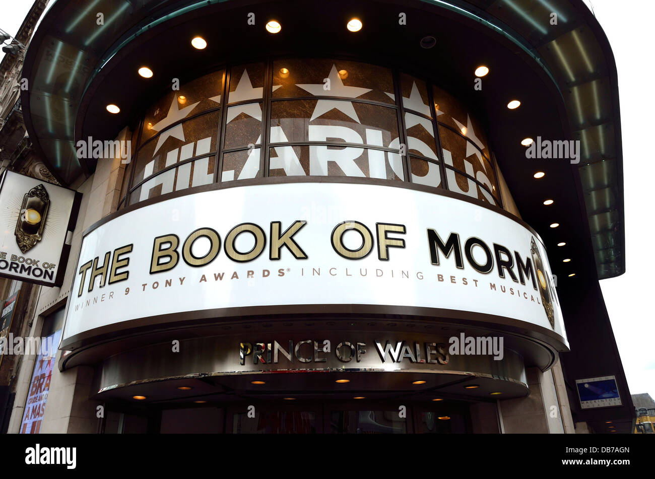 Londres, Angleterre, Royaume-Uni. Prince of Wales Theatre, Coventry Street : Le Livre de Mormon Banque D'Images