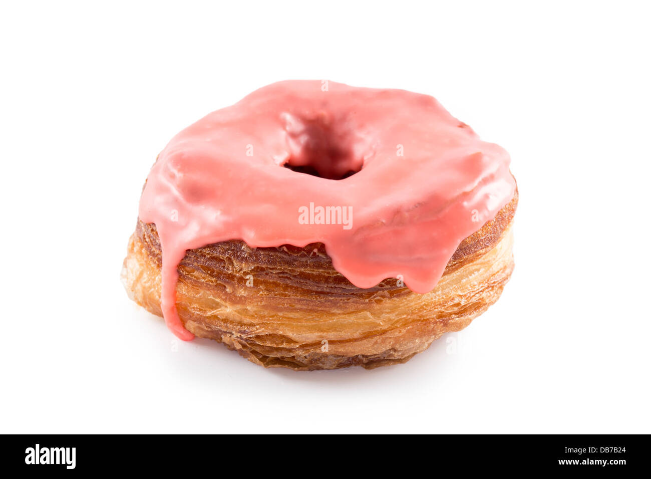 Le fondant fraise croissant et mélange donut isolated on white Banque D'Images
