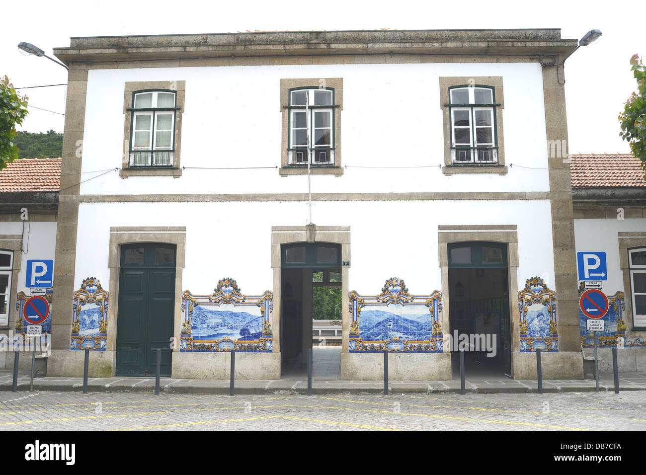 Gare de Pinhao avec des azulejos sur façade Portugal Banque D'Images