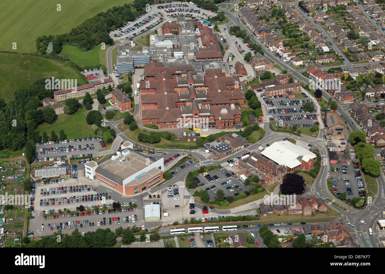 Vue aérienne de l'hôpital de Queens, Burton upon Trent dans le Staffordshire Banque D'Images