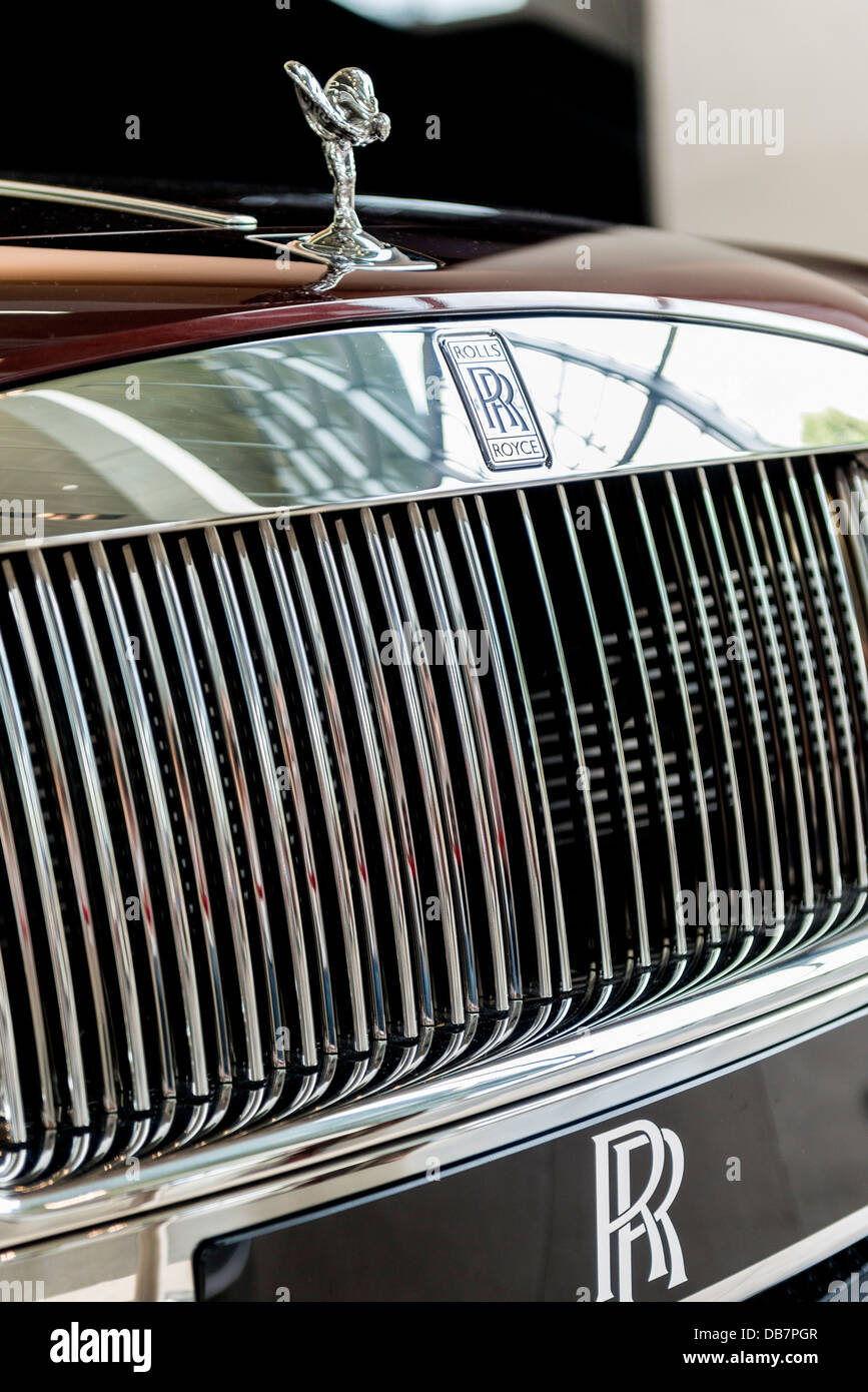 Nouvelle calandre Rolls Royce avec bonnet mascot emily Photo Stock - Alamy